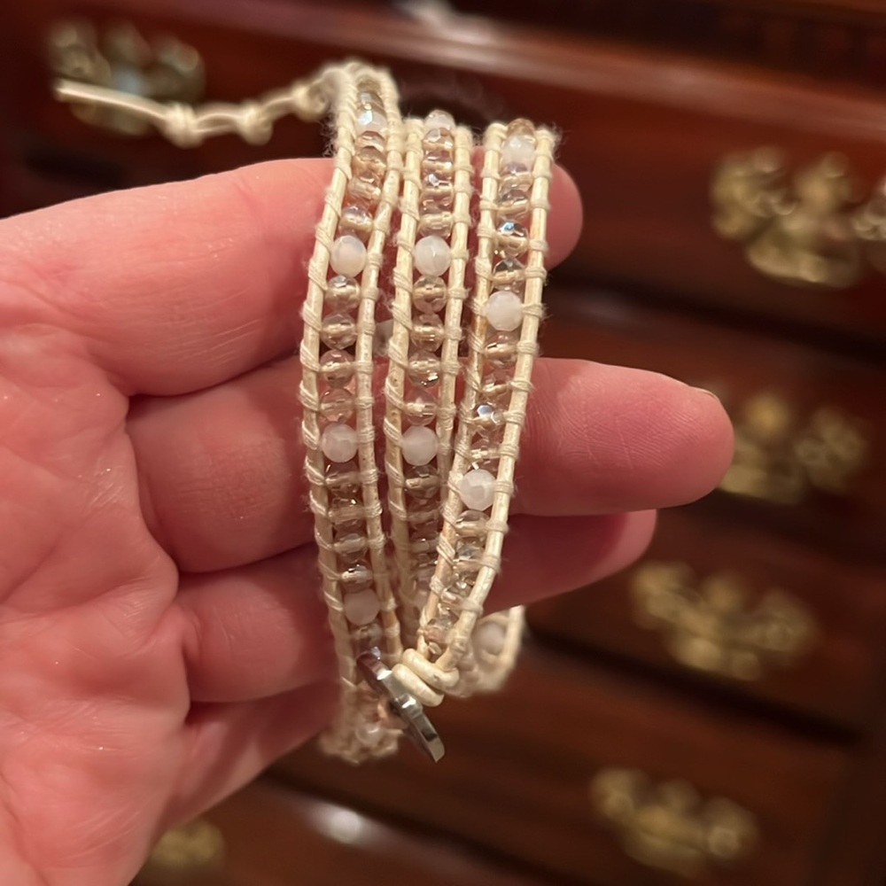 Victoria Emerson neutral off white beige adjustable bracelet sparkles new - Picture 4 of 4